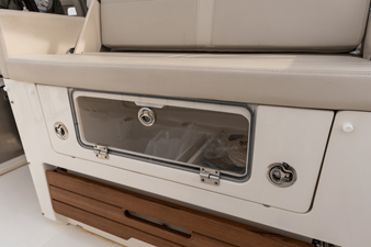 2027 Boston Whaler 380 Realm 92