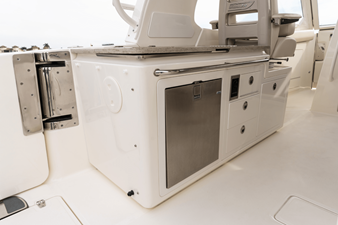 2027 Boston Whaler 380 Realm 101