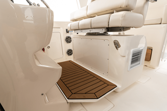 2027 Boston Whaler 380 Realm 102