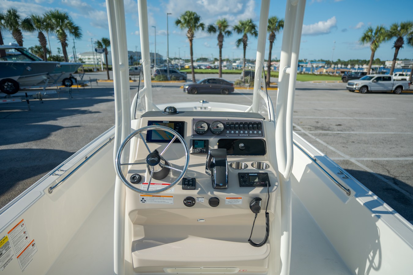 2027 Boston Whaler 210 Montauk 17