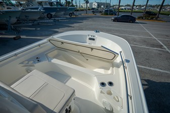 2027 Boston Whaler 210 Montauk 13