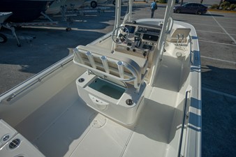2027 Boston Whaler 210 Montauk 22