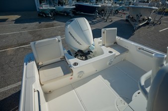 2027 Boston Whaler 210 Montauk 24
