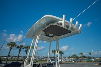 2027 Boston Whaler 210 Montauk 25