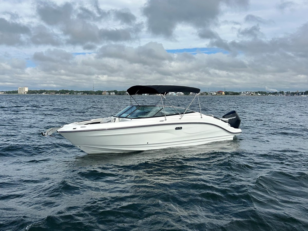 2026 Sea Ray SLX 260 Outboard 3