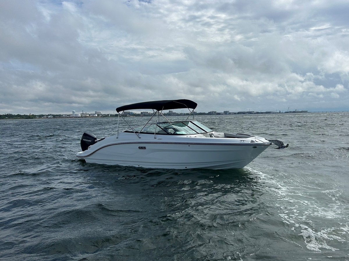2026 Sea Ray SLX 260 Outboard 7