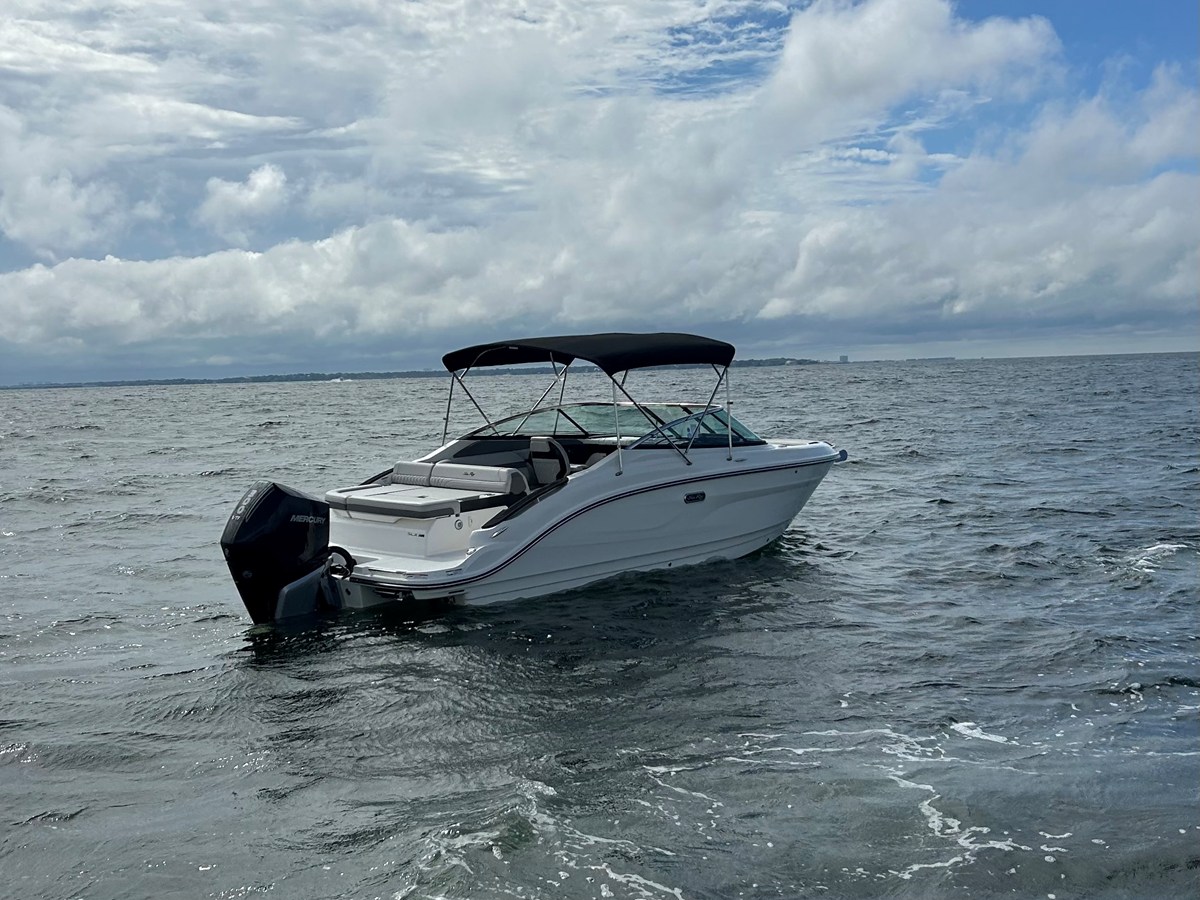 2026 Sea Ray SLX 260 Outboard 9