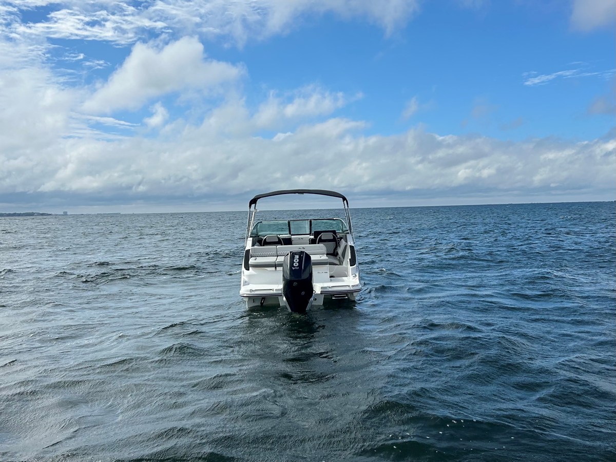 2026 Sea Ray SLX 260 Outboard 10