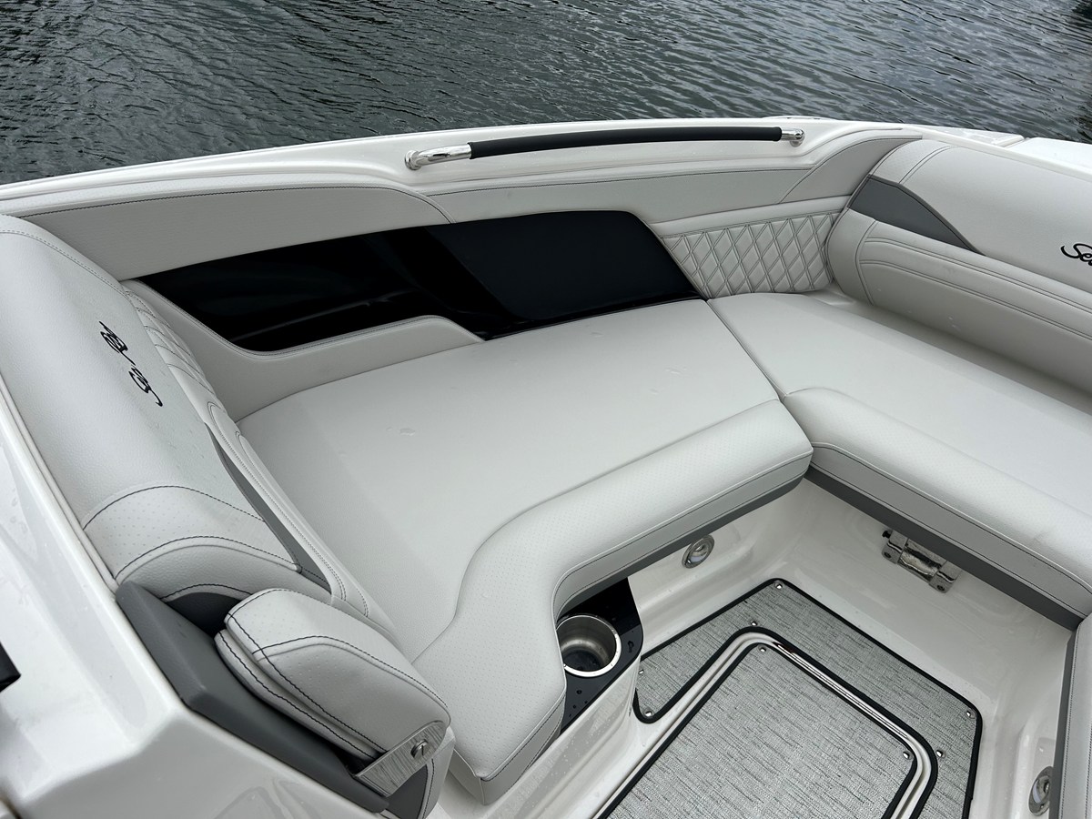 2026 Sea Ray SLX 260 Outboard 25