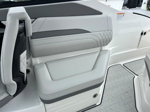 2026 Sea Ray SLX 260 Outboard 15
