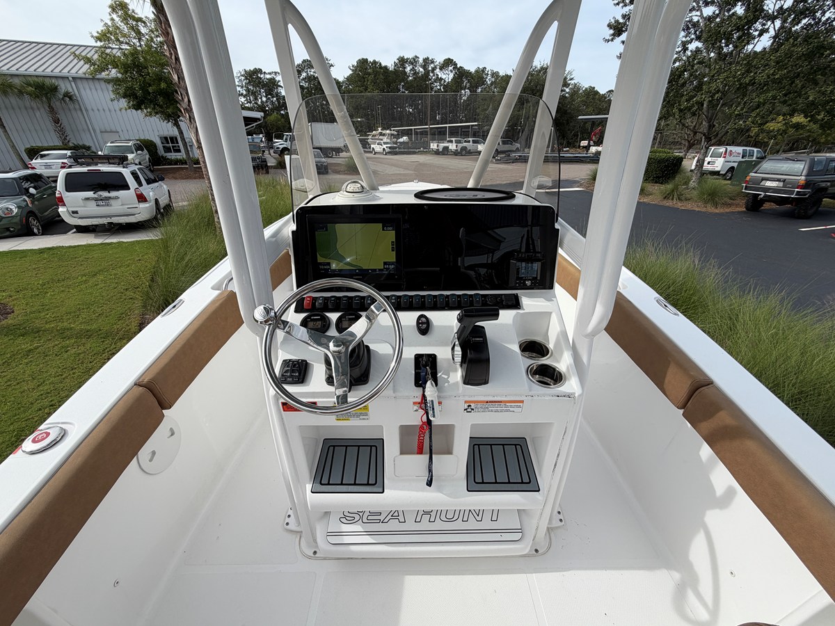 2023 Sea Hunt ULTRA 219 13