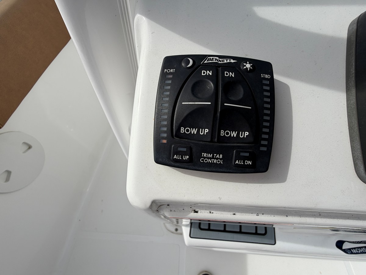 2023 Sea Hunt ULTRA 219 15