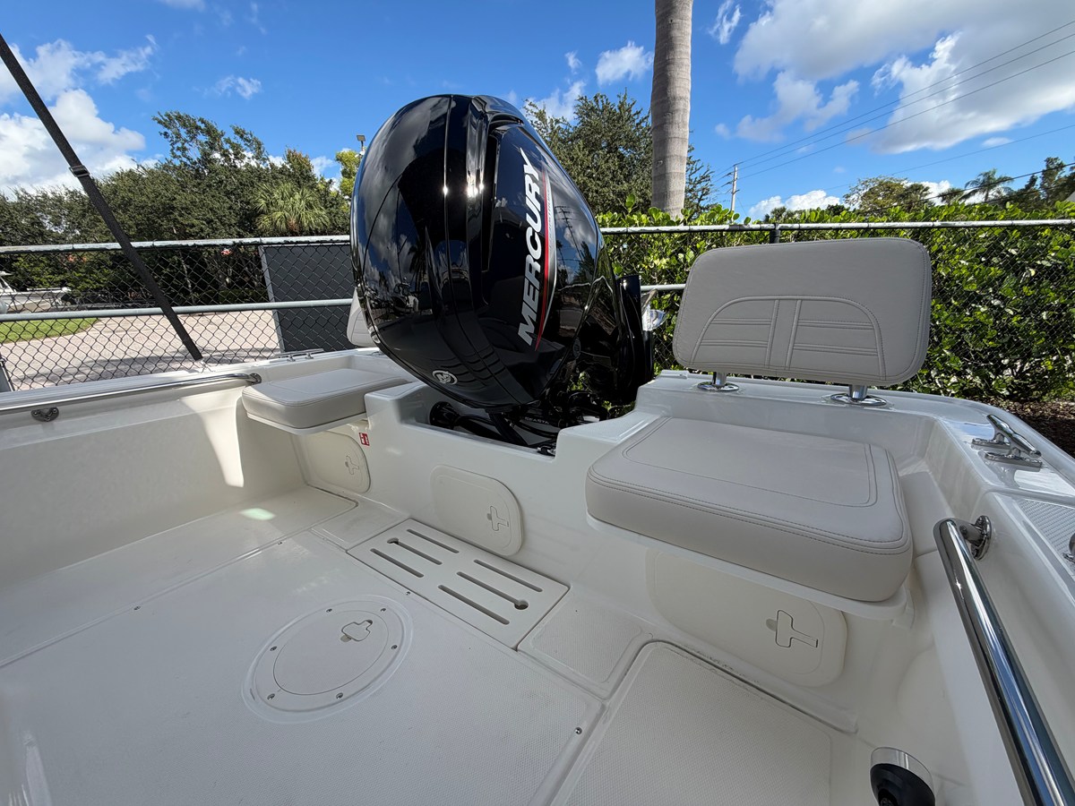 2027 Boston Whaler 170 Montauk 8