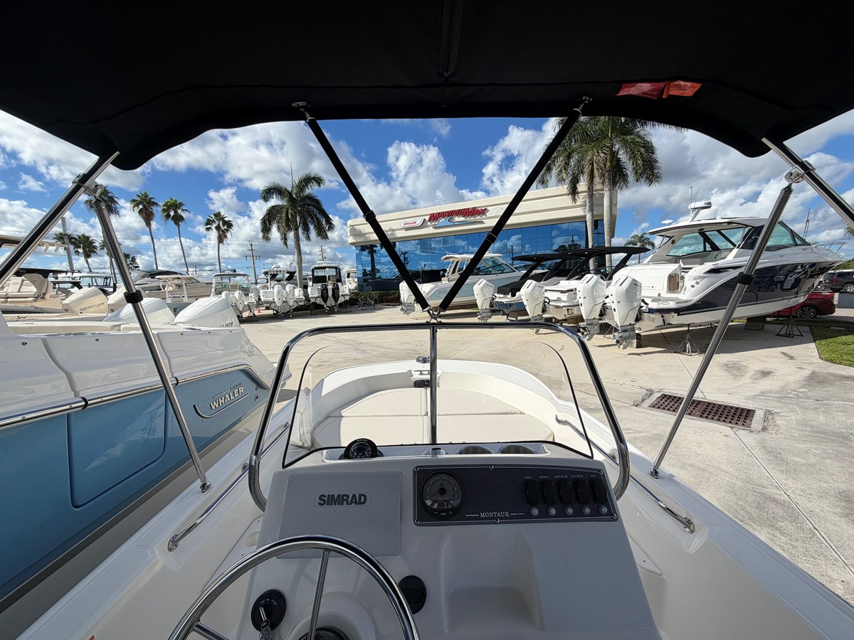 2027 Boston Whaler 170 Montauk 13