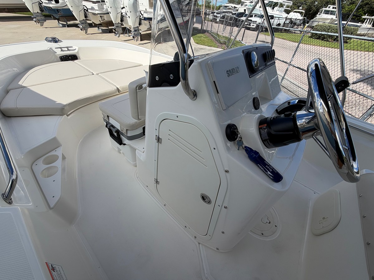 2027 Boston Whaler 170 Montauk 14