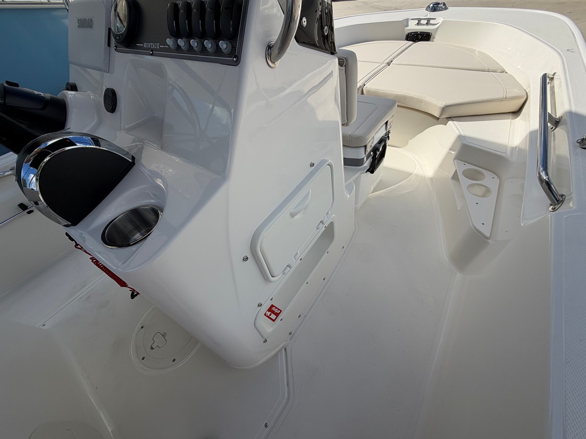 2027 Boston Whaler 170 Montauk 16