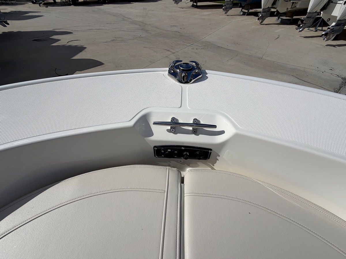 2027 Boston Whaler 170 Montauk 18