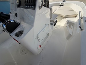 Boston Whaler 170 Montauk 15 2027 Boston Whaler 170 Montauk 16