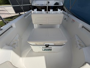 Boston Whaler 170 Montauk 19 2027 Boston Whaler 170 Montauk 20