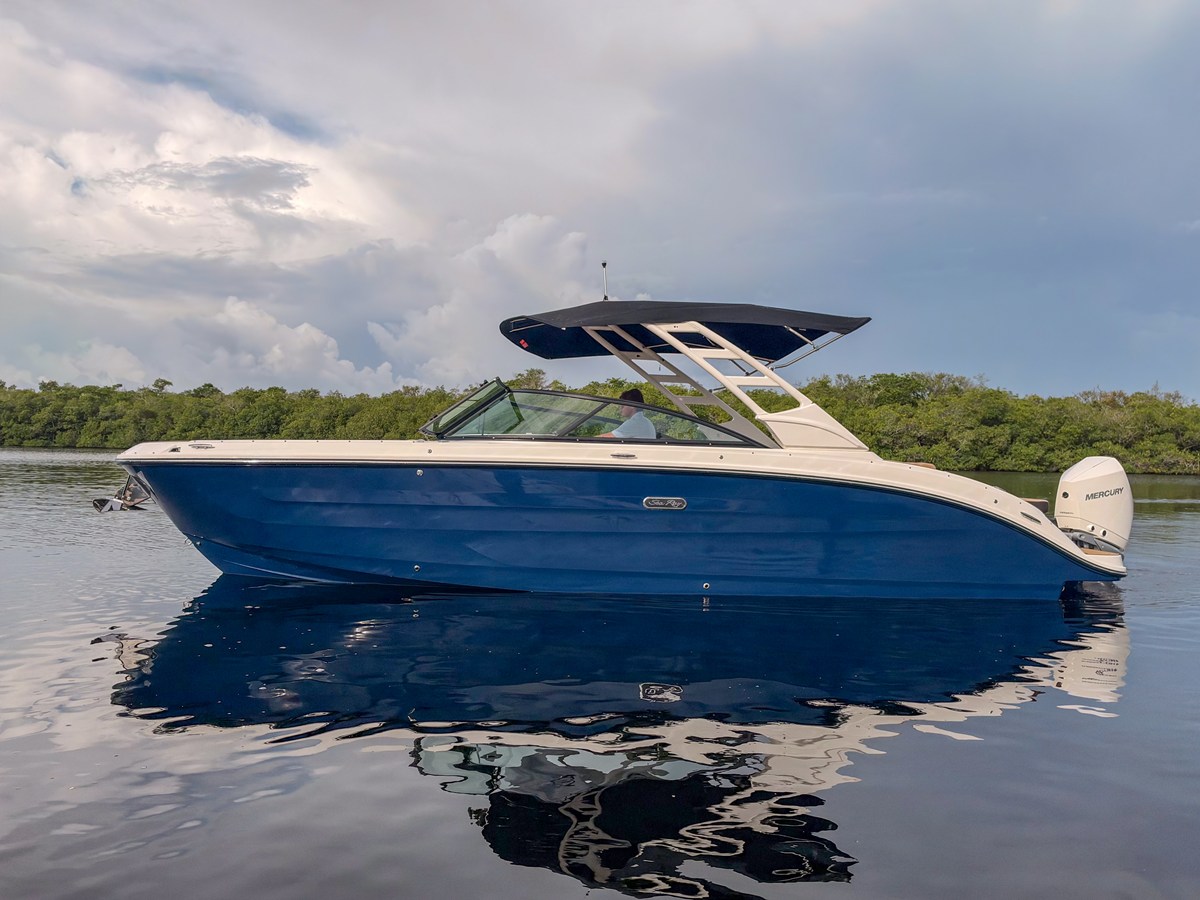 2027 Sea Ray SDX 270 Outboard 2