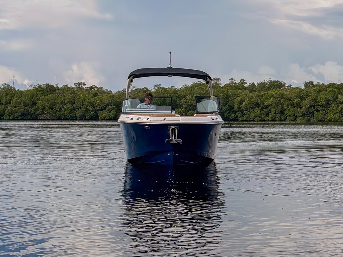 2027 Sea Ray SDX 270 Outboard 5