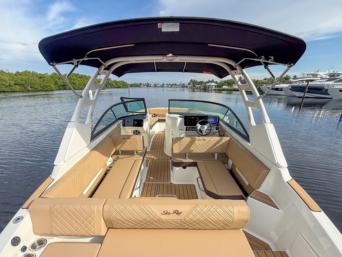 2027 Sea Ray SDX 270 Outboard 6