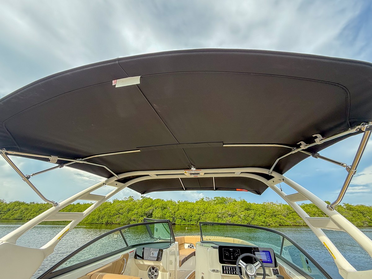 2027 Sea Ray SDX 270 Outboard 9