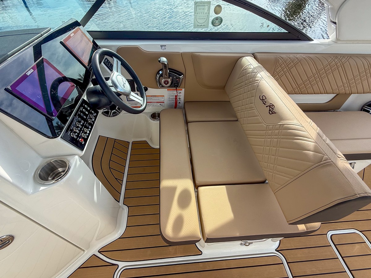 2027 Sea Ray SDX 270 Outboard 11