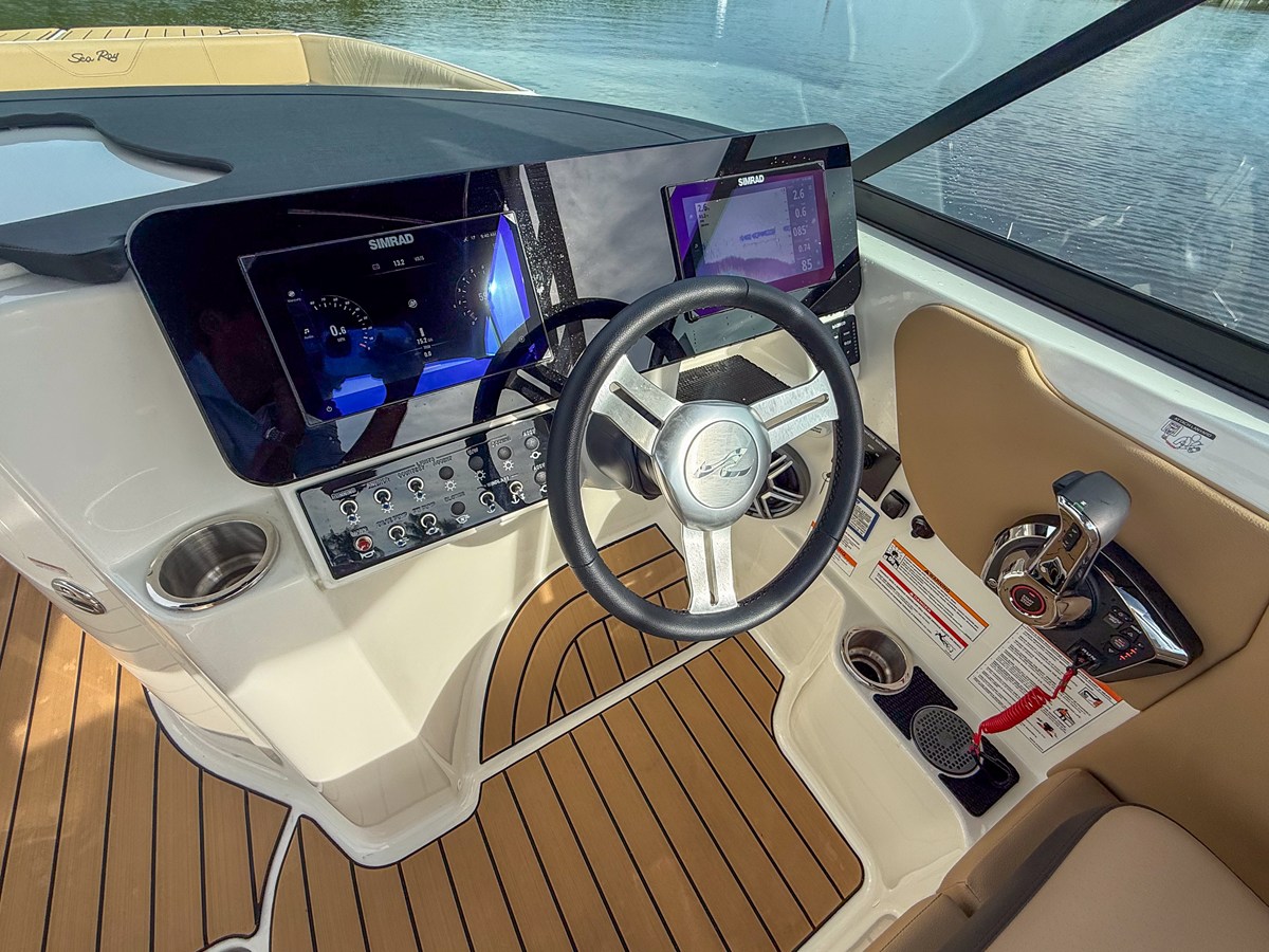 2027 Sea Ray SDX 270 Outboard 14
