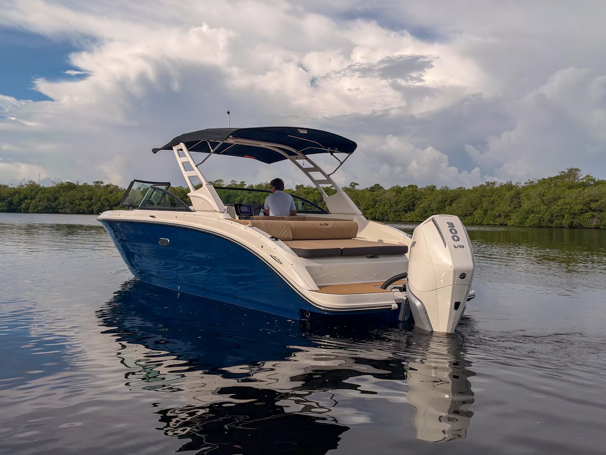 2027 Sea Ray SDX 270 Outboard 24