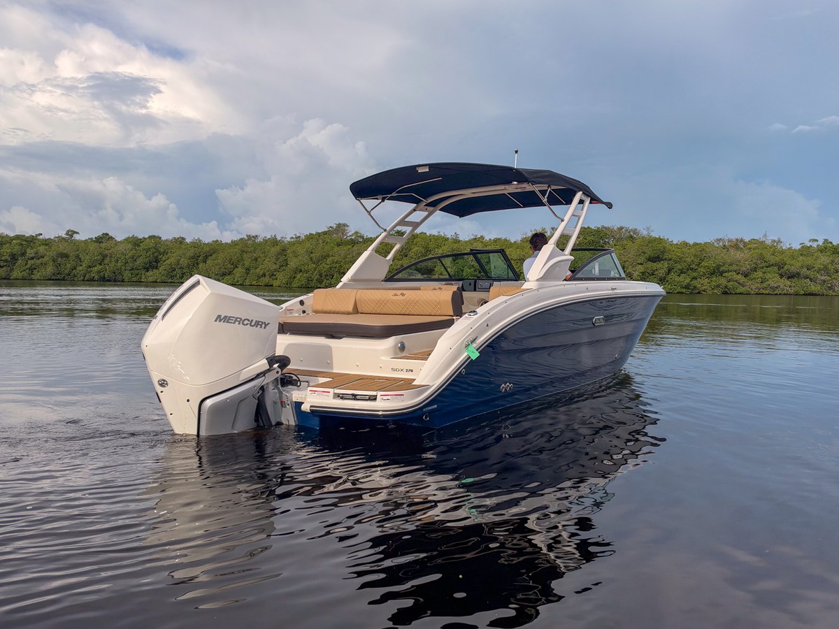 2027 Sea Ray SDX 270 Outboard 25