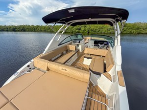 2027 Sea Ray SDX 270 Outboard 7