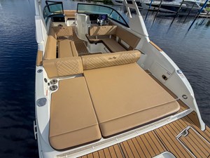 2027 Sea Ray SDX 270 Outboard 8