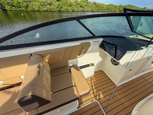 2027 Sea Ray SDX 270 Outboard 15