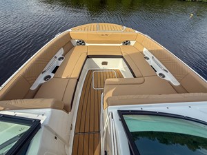 2027 Sea Ray SDX 270 Outboard 17