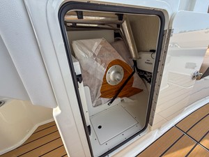 2027 Sea Ray SDX 270 Outboard 21