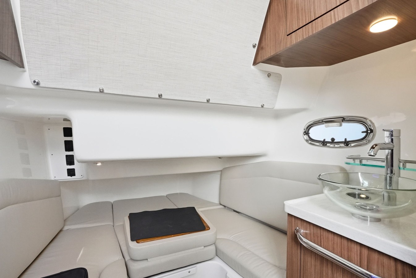 2026 Boston Whaler 380 Outrage 21