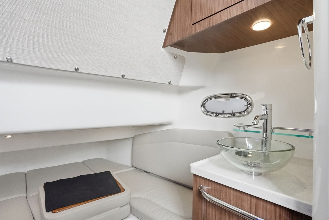2026 Boston Whaler 380 Outrage 22