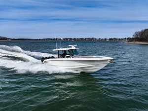 Boston Whaler 380 Outrage 0 2026 Boston Whaler 380 Outrage 1