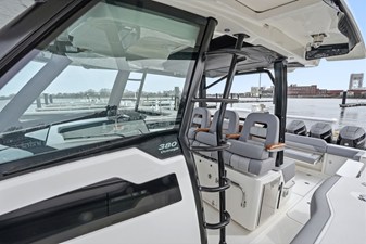 2026 Boston Whaler 380 Outrage 9