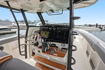 2026 Boston Whaler 380 Outrage 15
