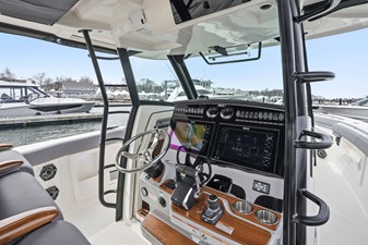 2026 Boston Whaler 380 Outrage 16
