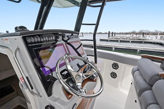 2026 Boston Whaler 380 Outrage 18