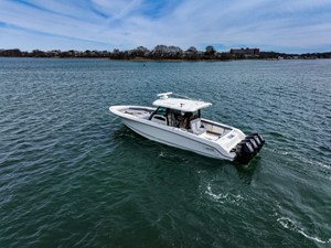 2026 Boston Whaler 380 Outrage 28