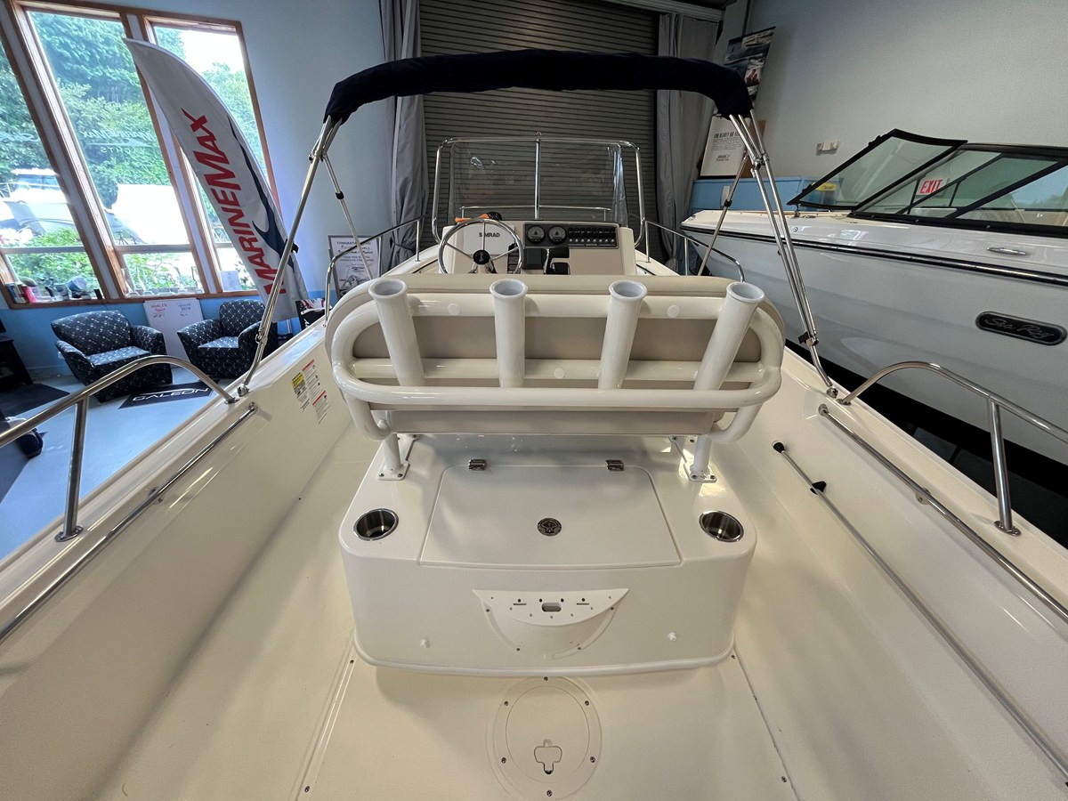 2026 Boston Whaler 210 Montauk 4