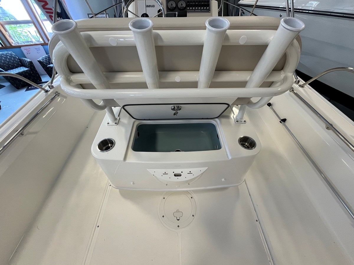 2026 Boston Whaler 210 Montauk 5