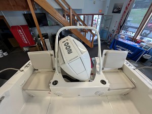 Boston Whaler 210 Montauk 2 2026 Boston Whaler 210 Montauk 3