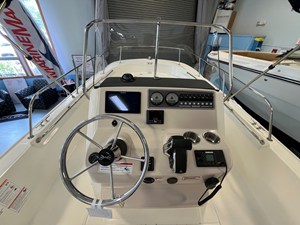 2026 Boston Whaler 210 Montauk 9