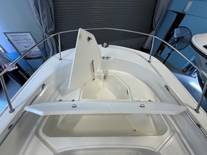 2026 Boston Whaler 210 Montauk 13