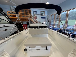 2026 Boston Whaler 210 Montauk 14